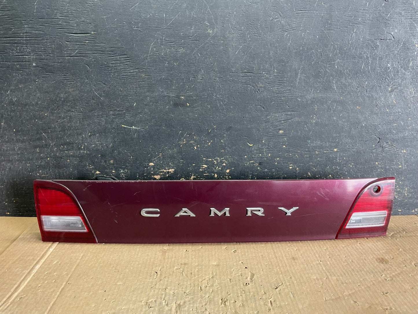 1995 1996 Toyota Camry Center Trunk Rear Tail Light OEM ab3147 DG0