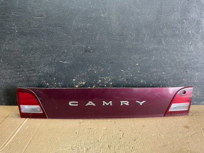1995 1996 Toyota Camry Center Trunk Rear Tail Light OEM ab3147 DG0