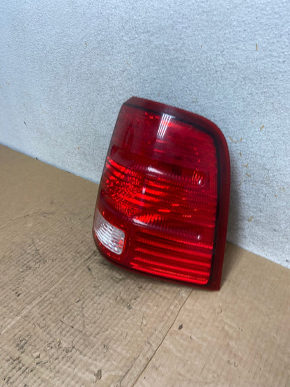 2002 to 2005 Ford Explorer Right Passenger Rh Side Tail light AI6863 LK1
