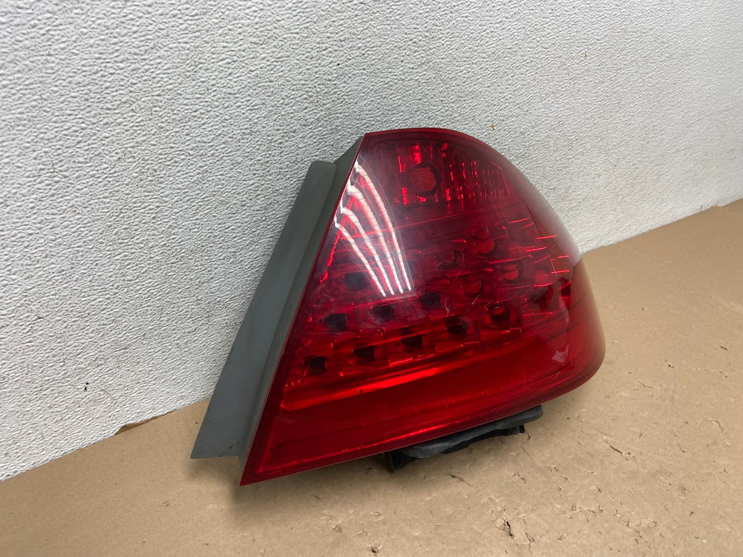 2006 - 2007 Honda Accord Right Passenger Side Tail light AG43122