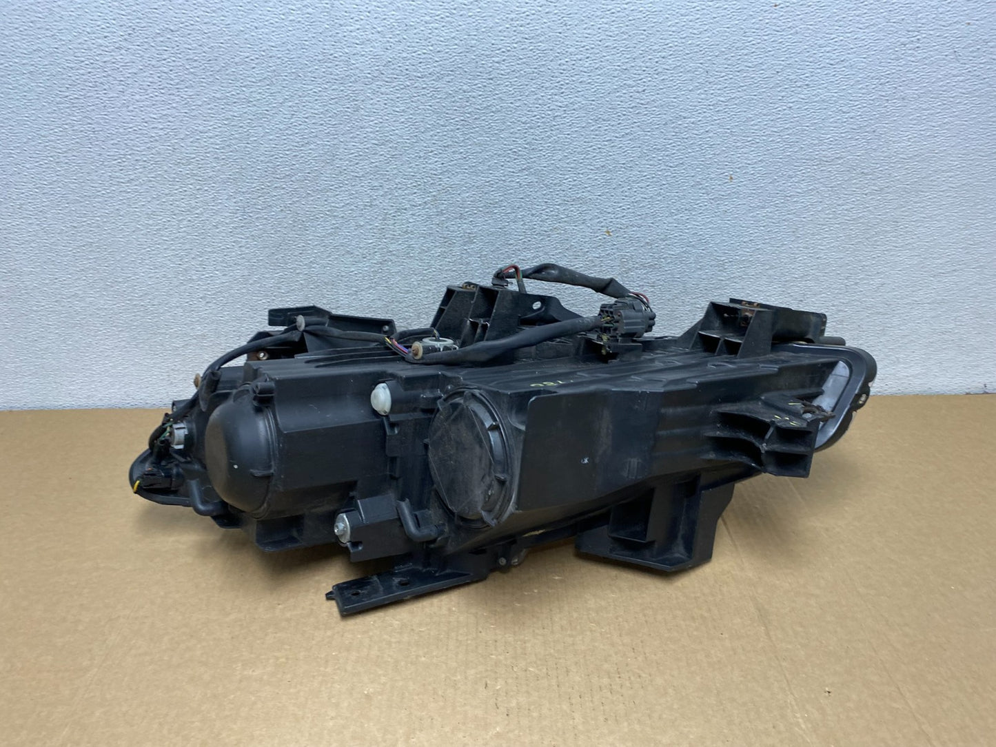 2010 - 2012 Mazda Cx9 Cx-9 Right Passenger RH Headlight Halogen AG1980 DW7