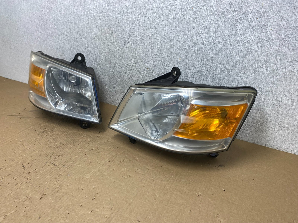 2008 to 2010 Dodge Caravan Left+Right Set Side Halogen Headlights AG1174 DW1