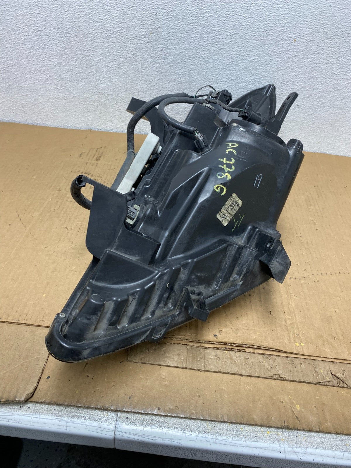 2013 - 2016 Nissan Pathfinder Left Driver LH Side Headlight Halogen AC77866