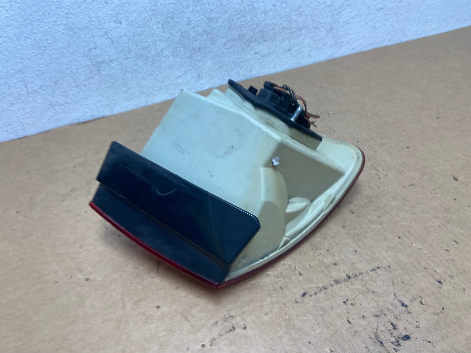 2005 2006 2007 Volkswagen Jetta Right Passenger Rh Side Tail Light AD4801 LK3