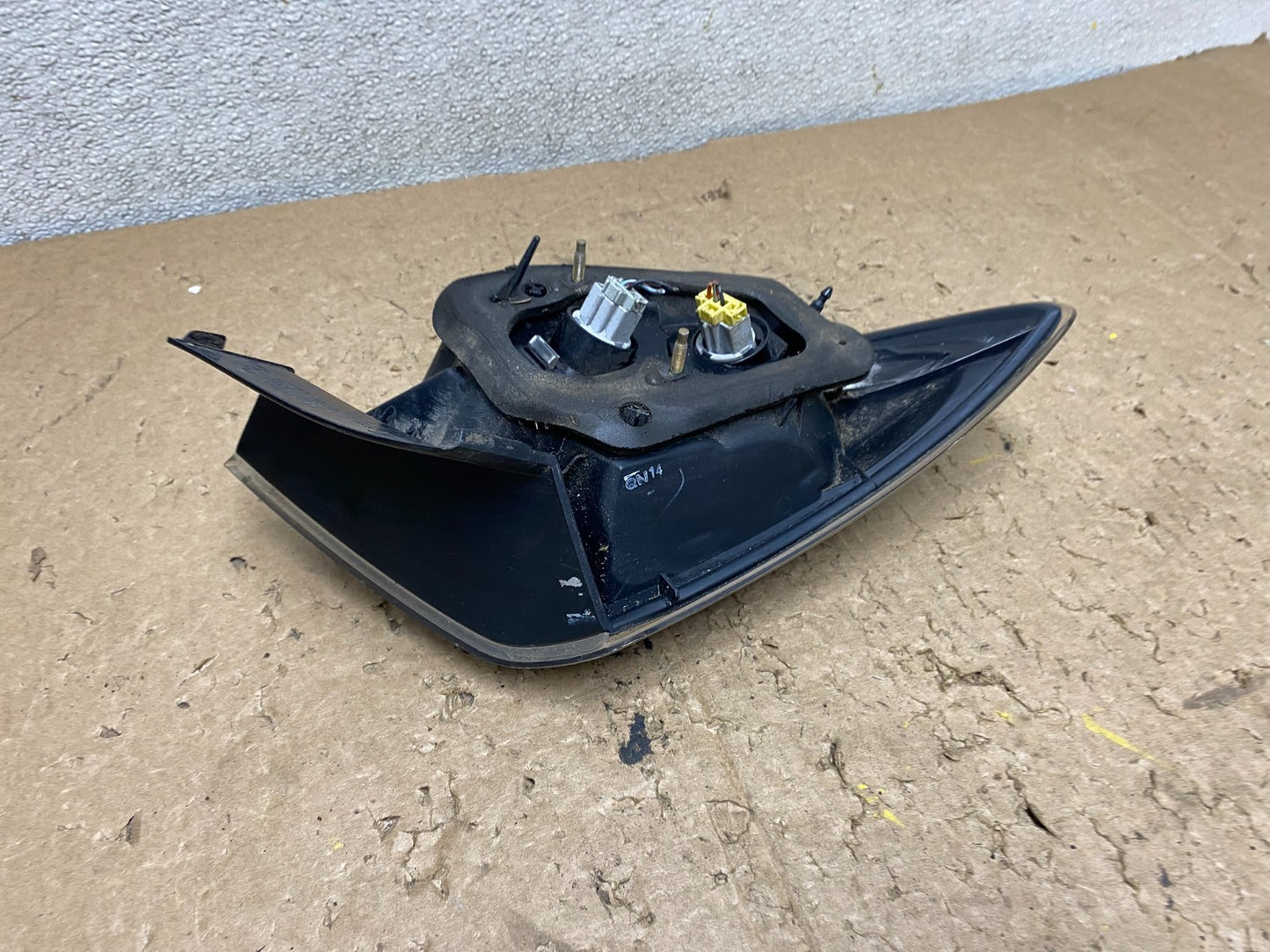 2004 2005 2006 Mazda 3 Hatchback Right Passenger Side Tail Light OEM V0698 DW6