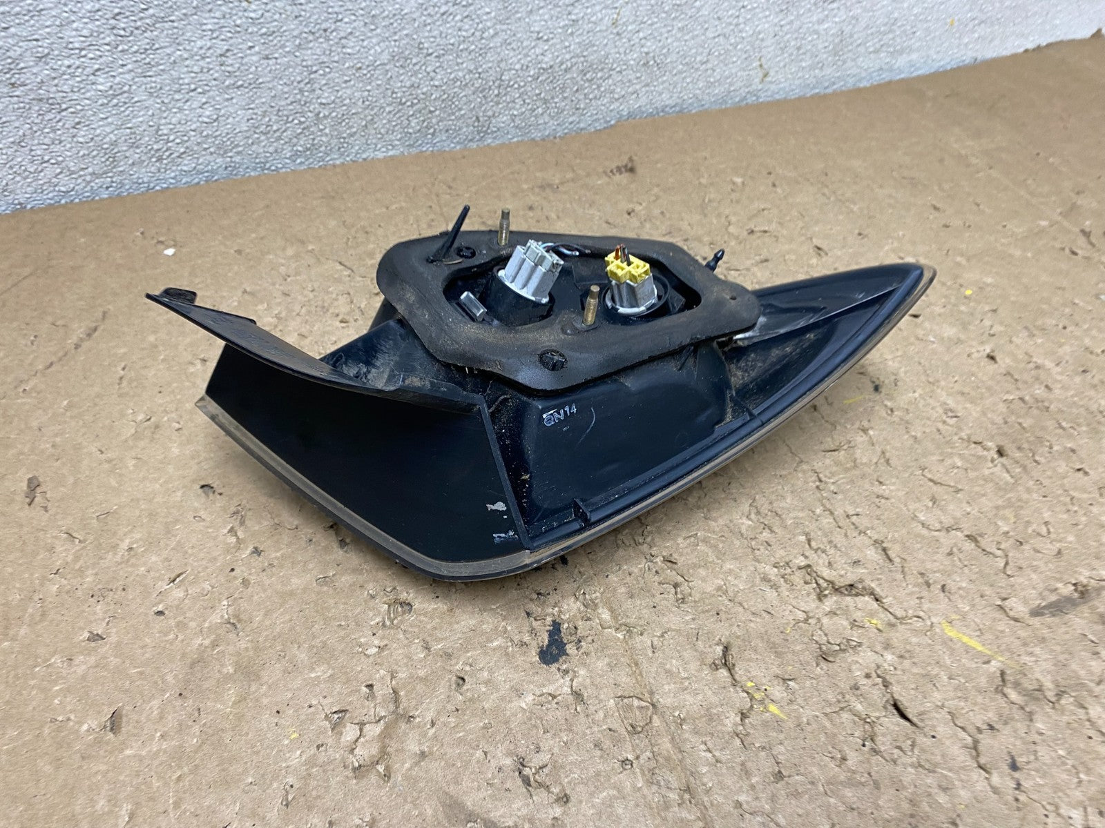 2004 2005 2006 Mazda 3 Hatchback Right Passenger Side Tail Light OEM V0698 DW6