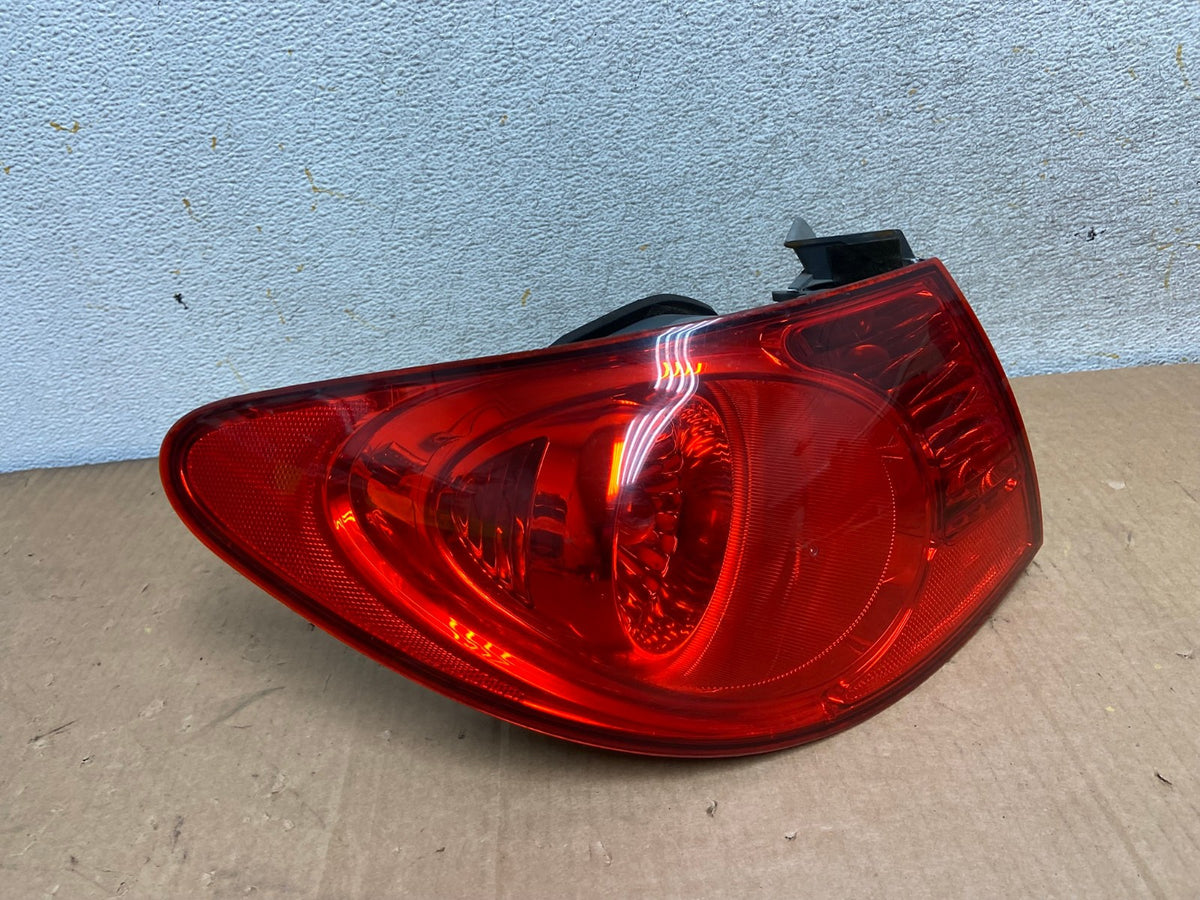 2007 to 2010 Hyundai Elantra Sedan Left Driver Side Tail Light AI8388 LK0