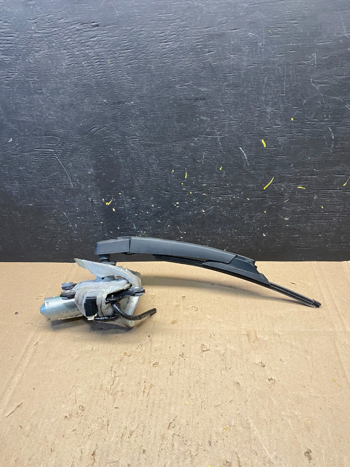 2013-2016 Nissan Pathfinder Back Door Rear Wiper Motor Wiper Blade R8846 DG3