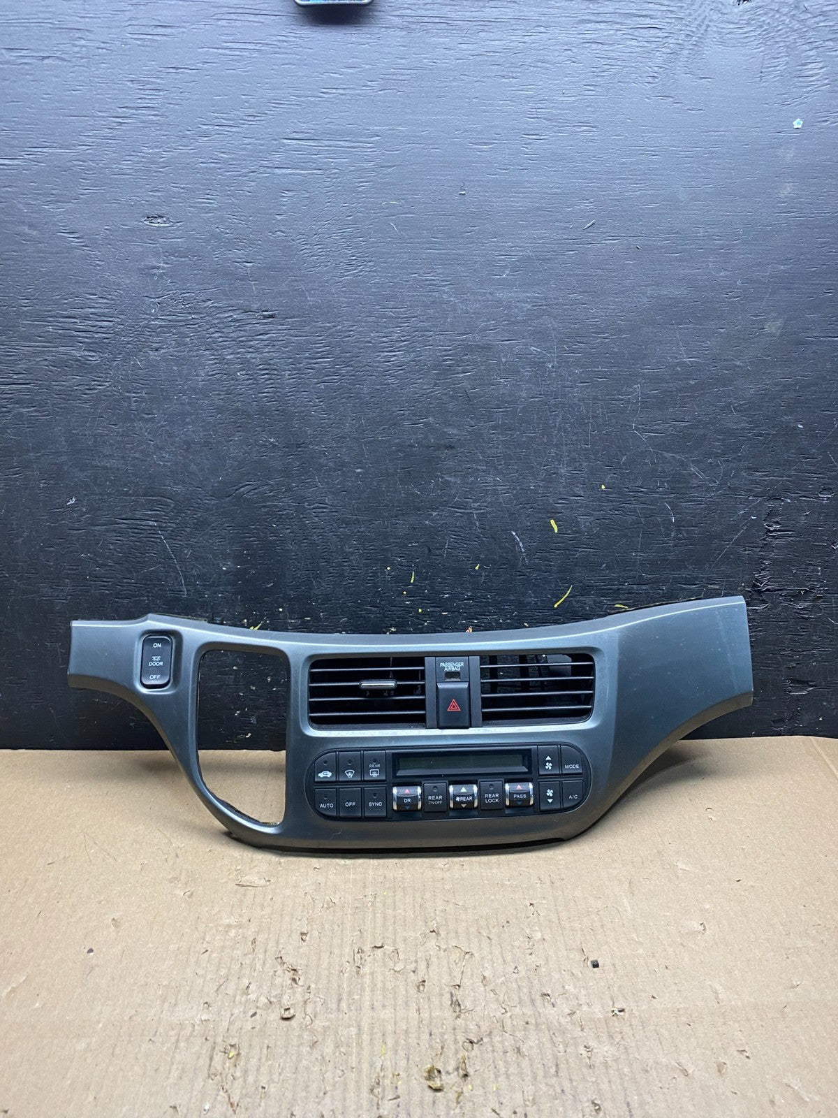 2005 to 2010 Honda Odyssey Radio Climate Control Dash Trim Bezel T1550 DG0
