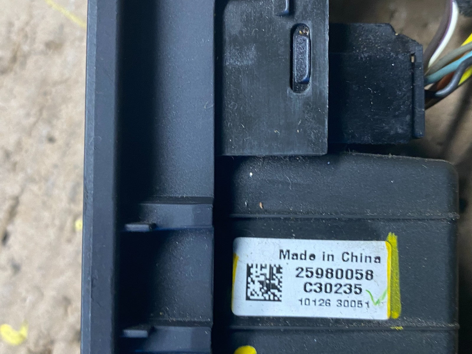2007 - 2014 Chevrolet Tahoe Yukon Traction Control Switch OEM S8969 DG5