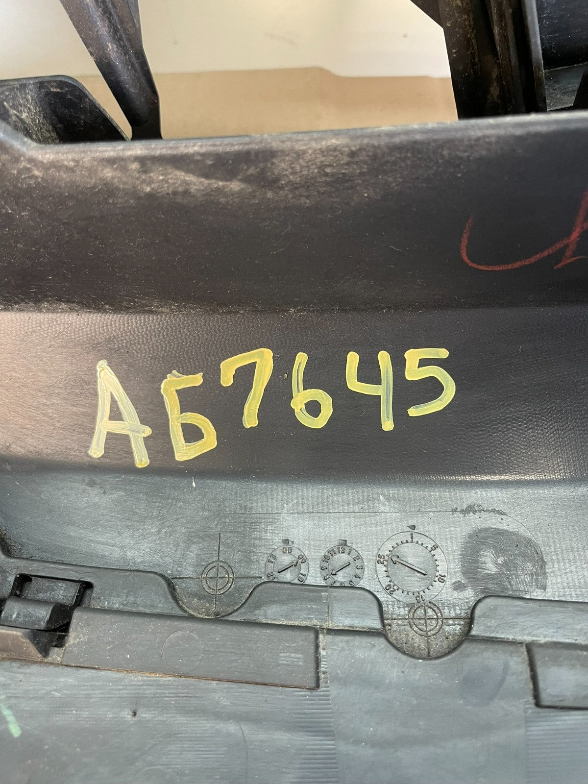 2010 2011 Mazda 3 Front Upper Grill Grille Insert AG7645 DG6