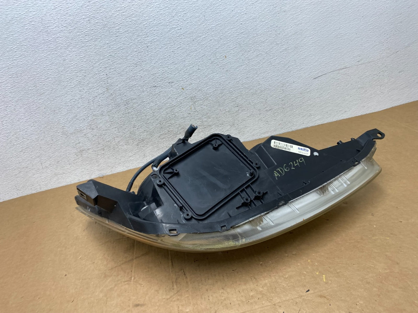 2004-2005 Toyota Sienna Left Driver LH Side Halogen Headlight DEPO AD6249 DW8