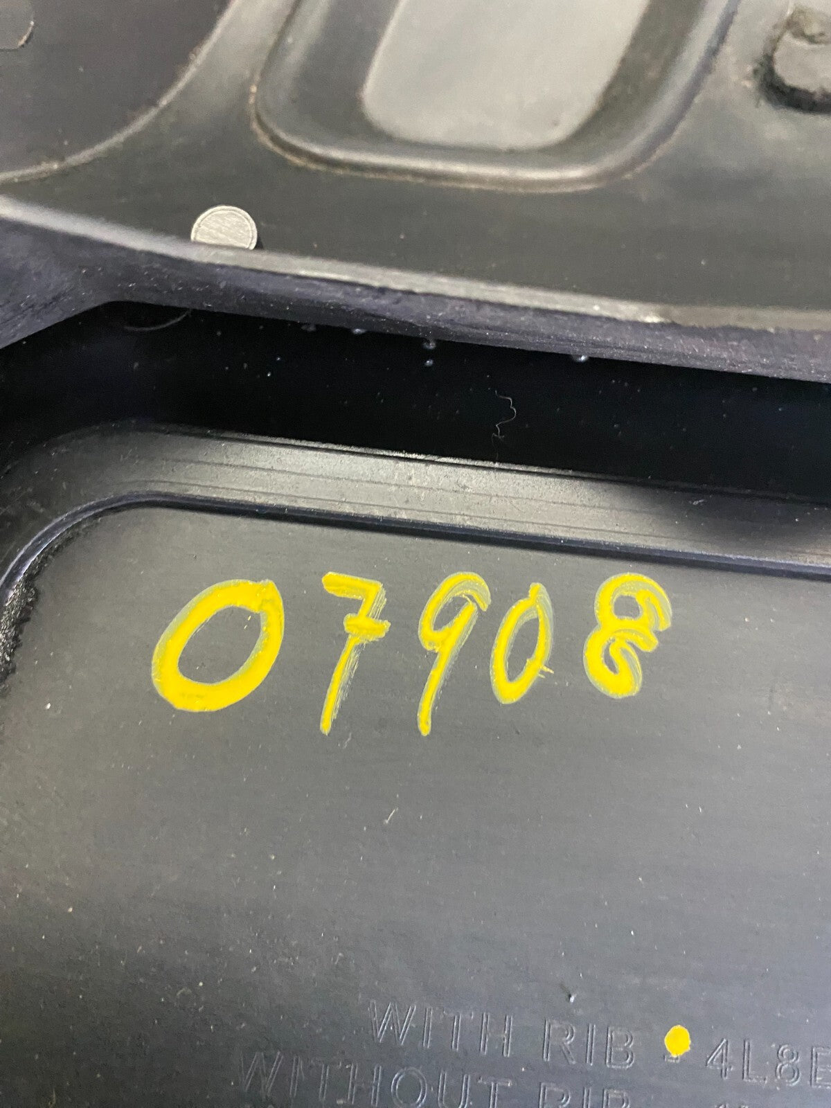 2000 to 2003 Mazda Tribute  DOHC 24 VALVE Engine Shield Top Cover o7908 PS9