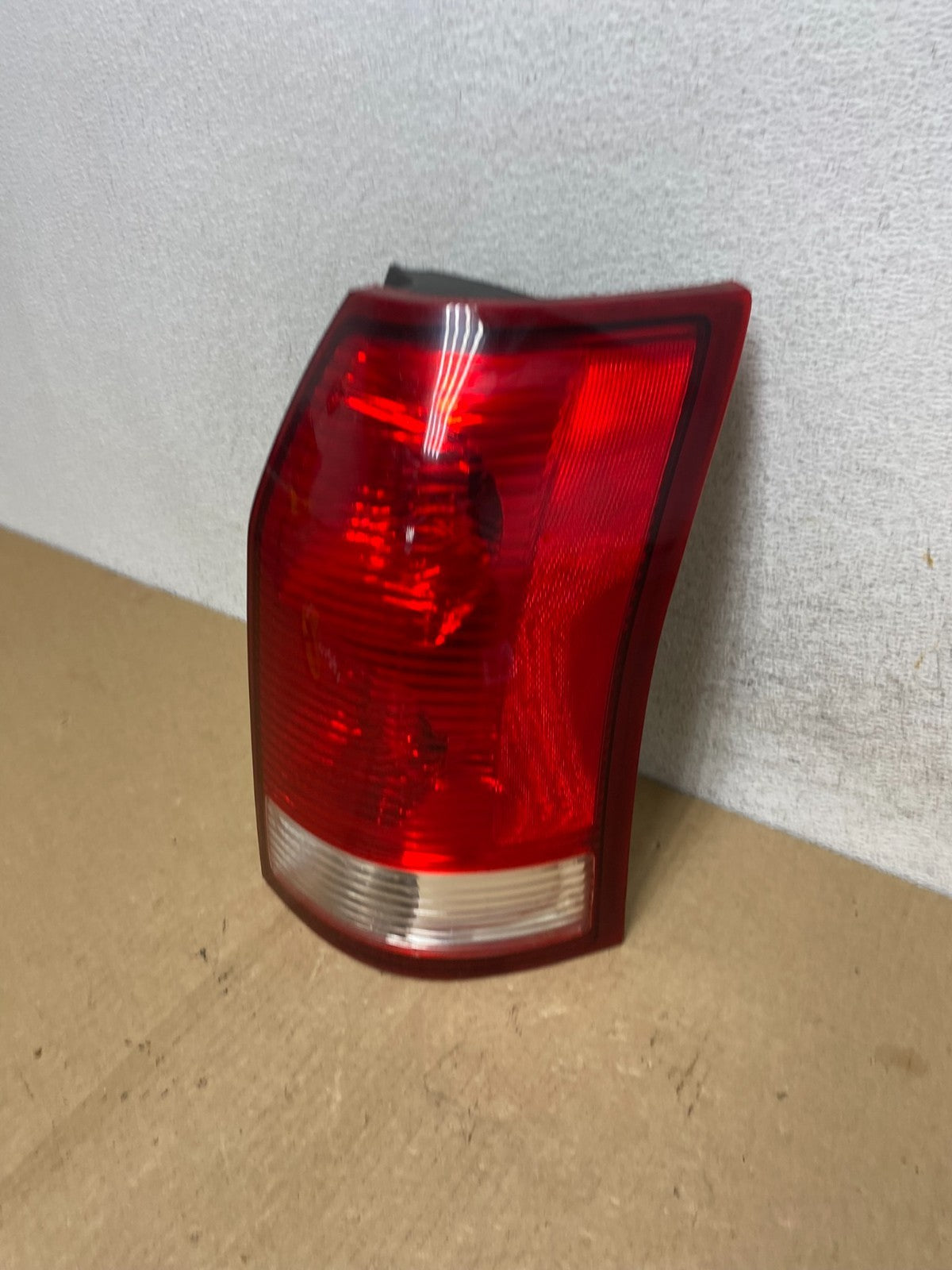 2004 to 2007 Saturn Vue Right Passenger Rh Side Tail Light AF9637 DW1