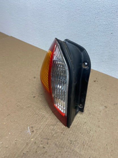 2001 - 2004 Hyundai Santa Fe Left Driver LH Side Tail Light AC1047 LK1