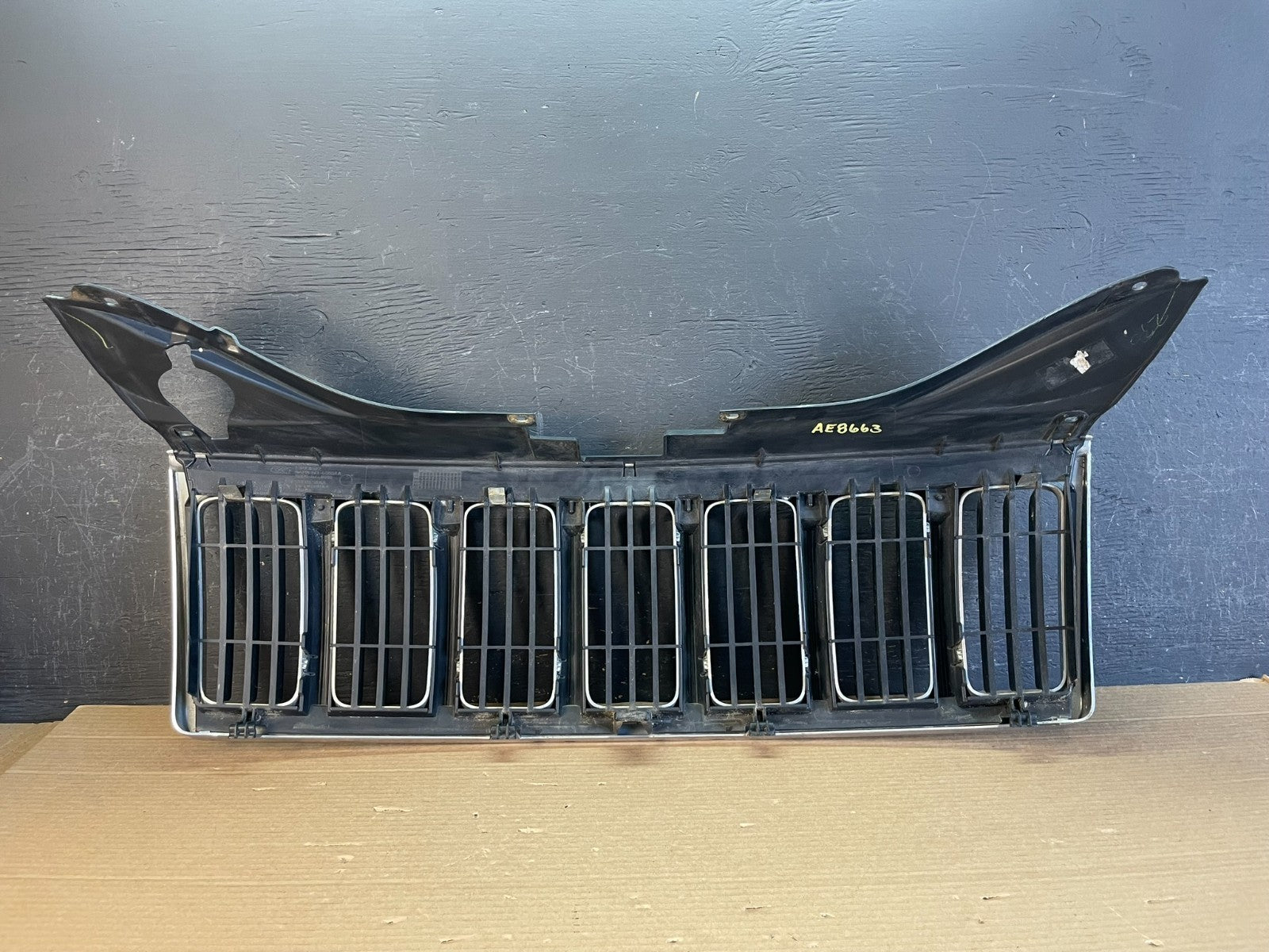 2008 2009 2010 Jeep Grand Cherokee Front Upper Grill Grille AE8663 DW3