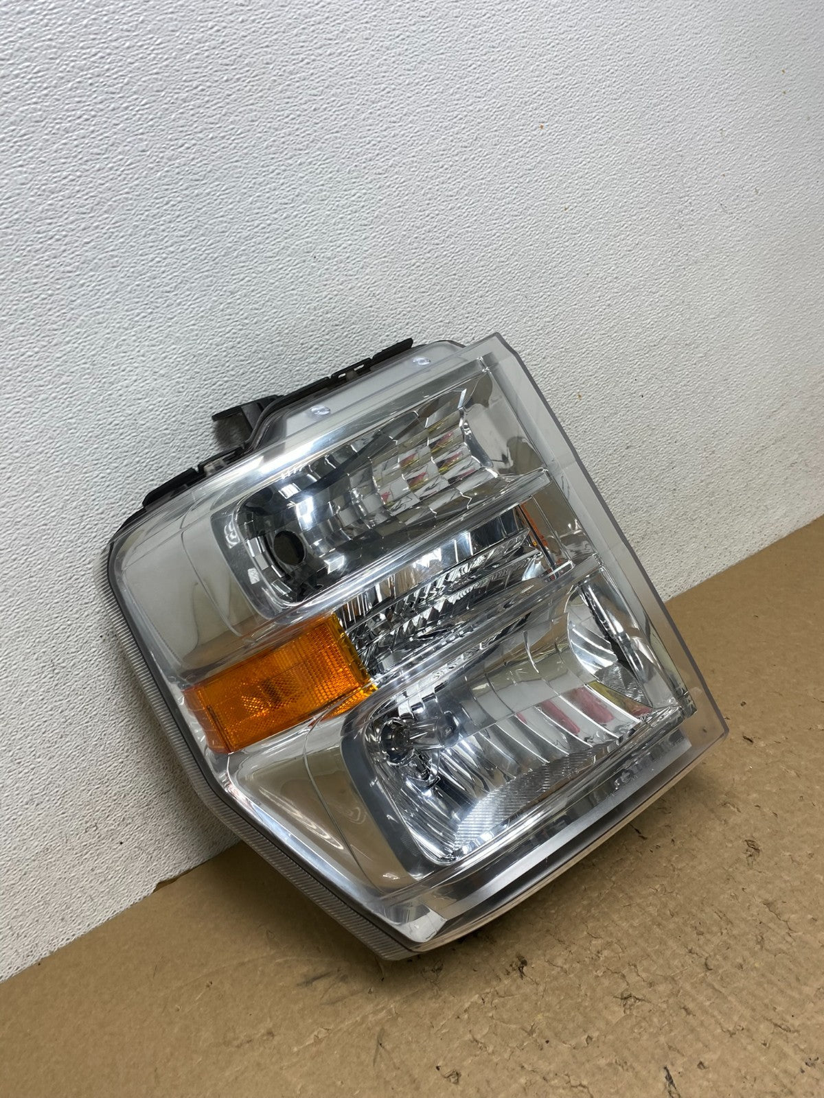 2008-2014 Ford Econoline E150 E250 E350 Right Passenger Headlight AF8197 DW2