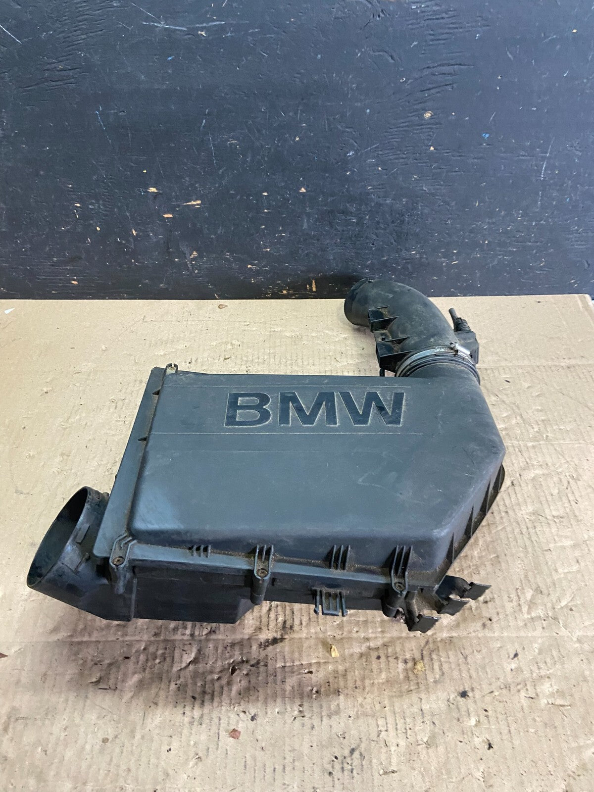 2007 to 2010 BMW X5 Air Intake Cleaner Filter Housing Box OEM O0618 DG0