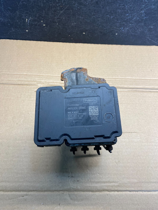 2003 - 2004 Ford Expedition ABS Anti Lock Brake Pump Module AE8087 DG0