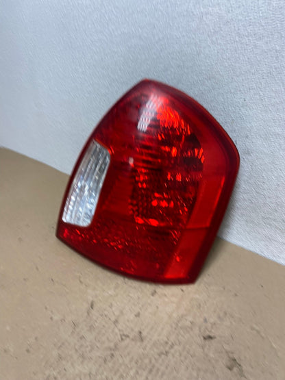 2006-2011 Hyundai Accent Sedan Right Passenger Side Rh Tail Light AF2854 LK1