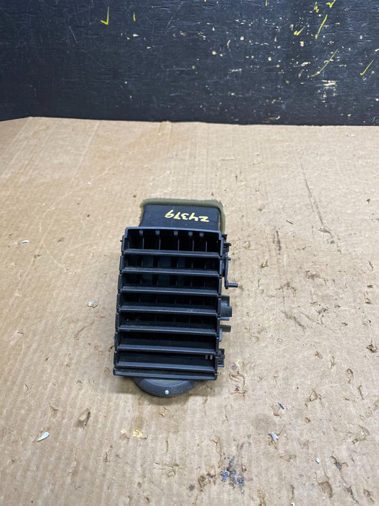2006 to 2011 Cadillac DTS Dash Right Air Vent  OEM Z4379  DG0
