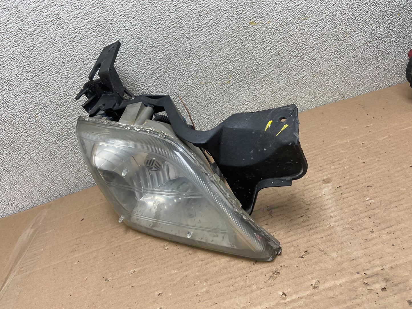 1997 to 2005 Chevrolet Venture Montana Right Passenger RH Headlight AA8749 DG1