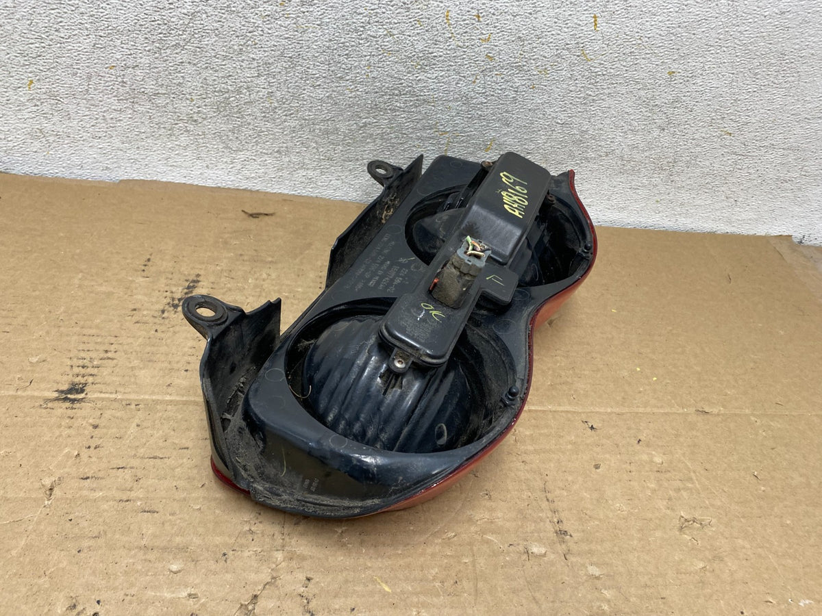 2004-2009 Dodge Durango Tail Light Right Passenger RH Side AH8169 DW4