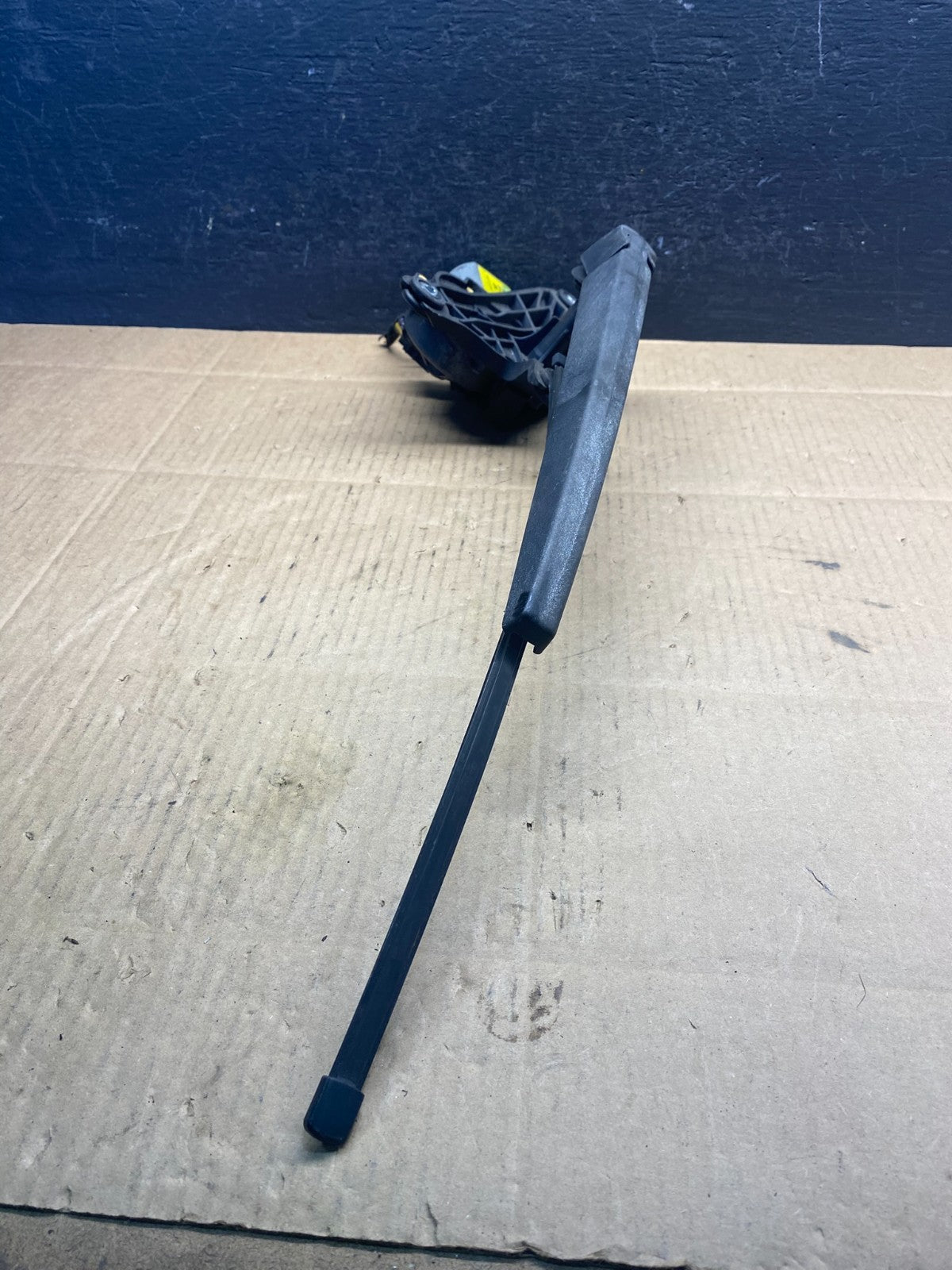 2007 to 2013 BMW X5 E70 Rear Windshield Wiper Motor AD5075 DG2
