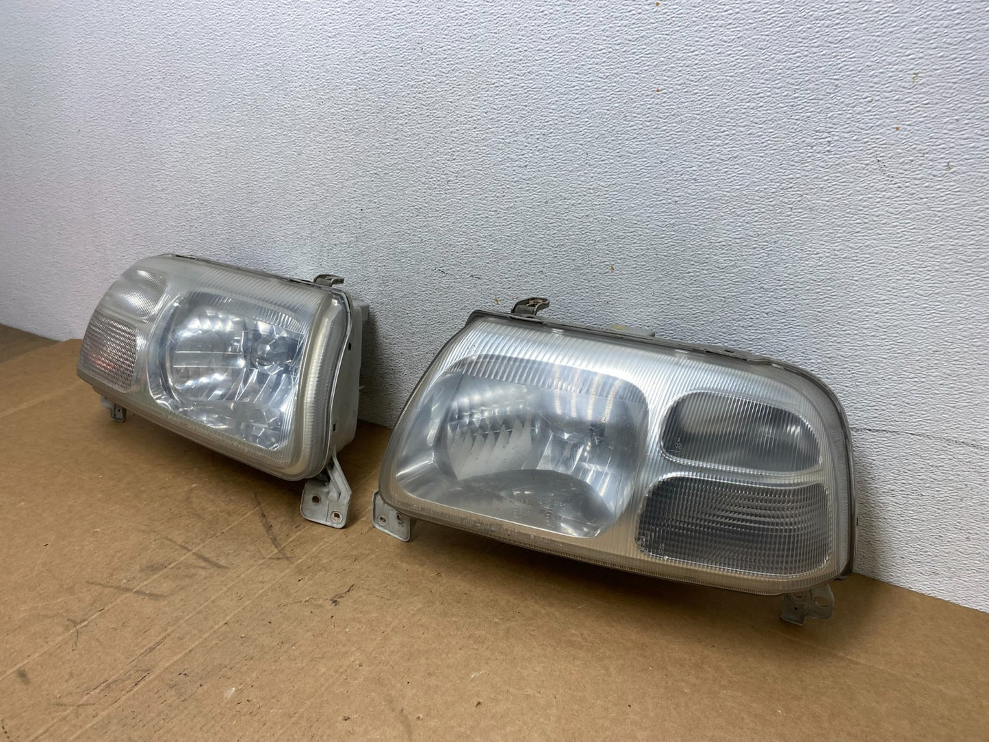 1999-2005 Suzuki Grand Vitara Left+Right Side Set Halogen Headlights AD6252 DW1