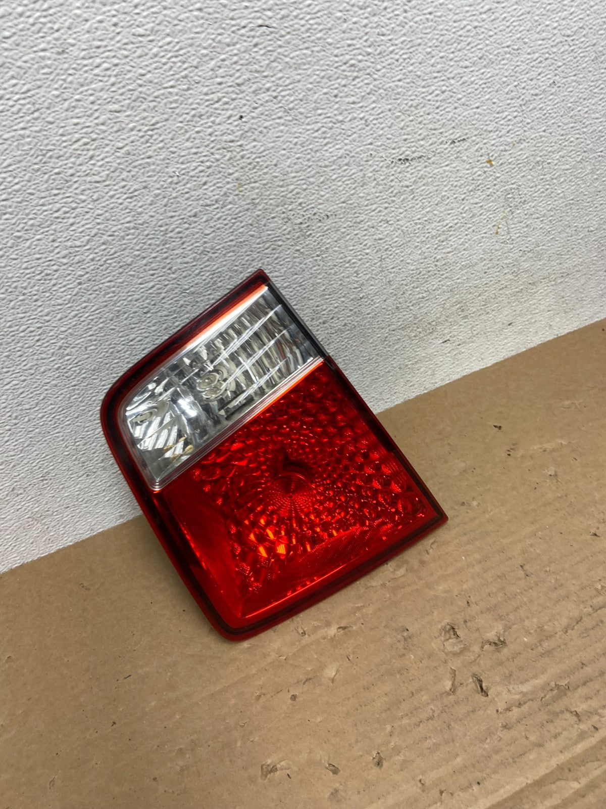 2009 2010 2011 Kia Borrego Left Driver LH Side Inner Tail Light AD3975 DW2