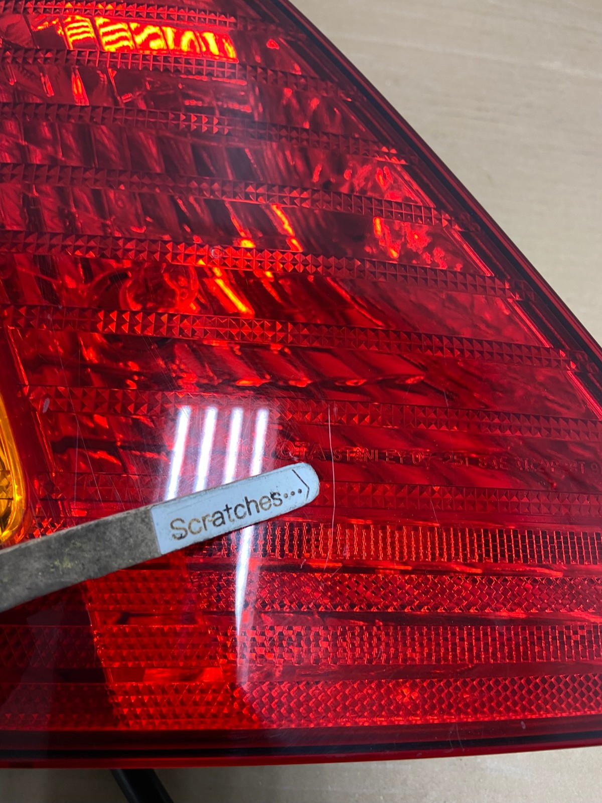 2000 2001 2002 Toyota Avalon Left Driver Side Tail Light AG8103 LK3