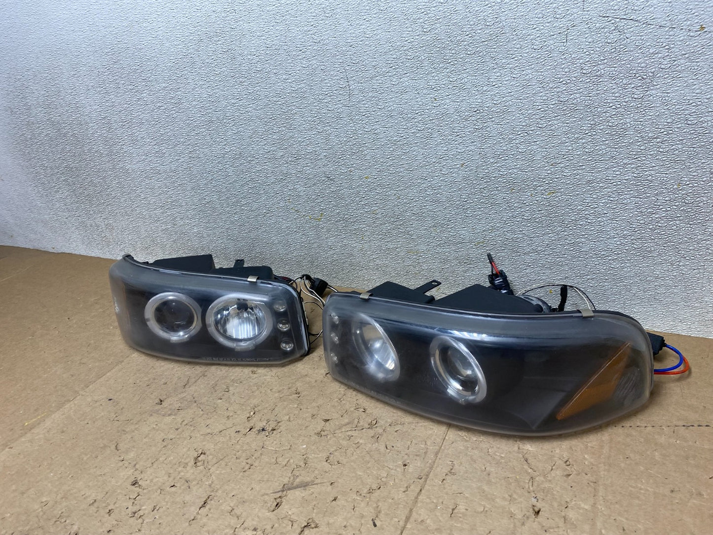 1999- 2006 GMC Sierra Left+Right Set LED Headlight W9247 DG2