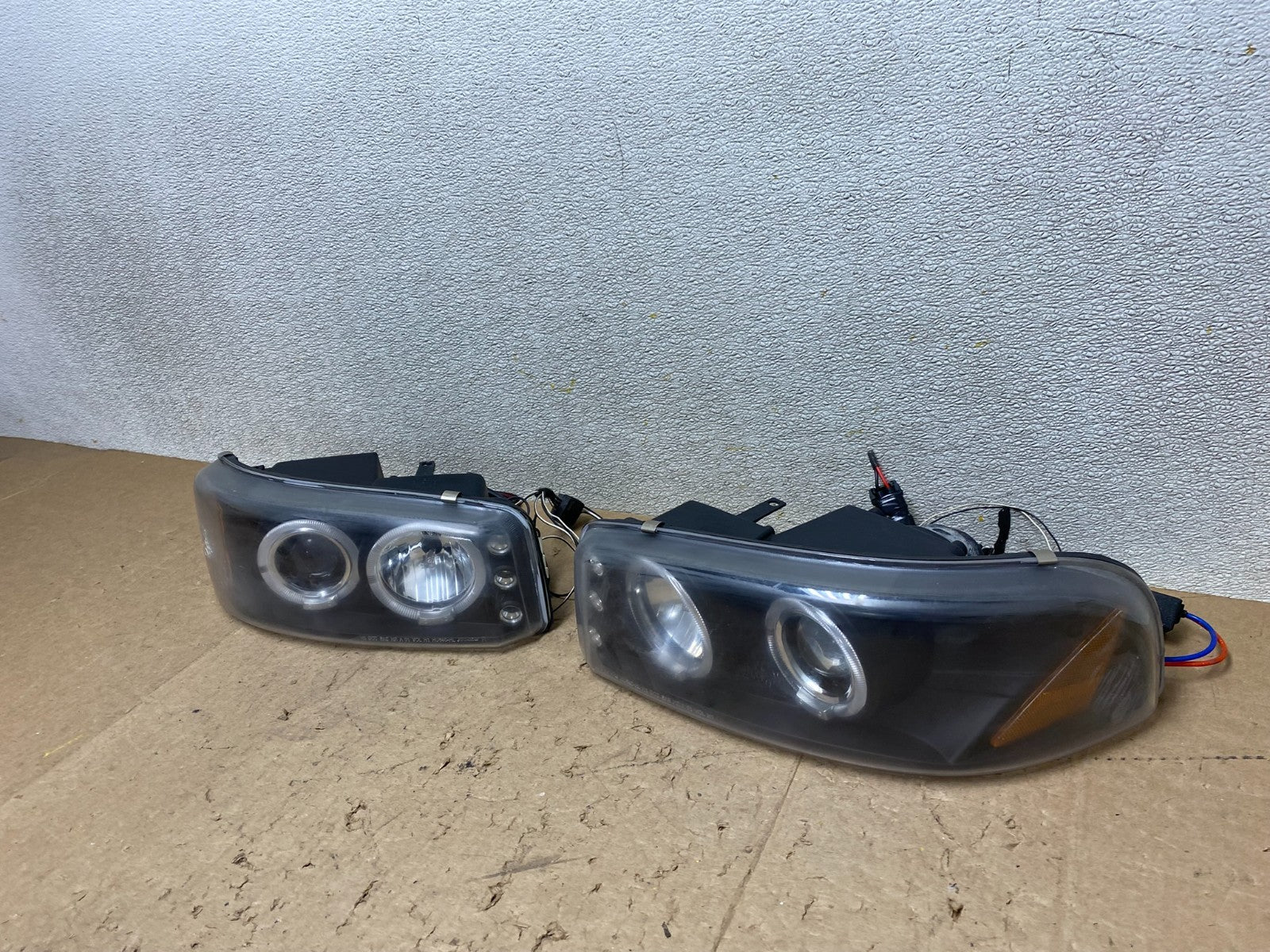 1999- 2006 GMC Sierra Left+Right Set LED Headlight W9247 DG2