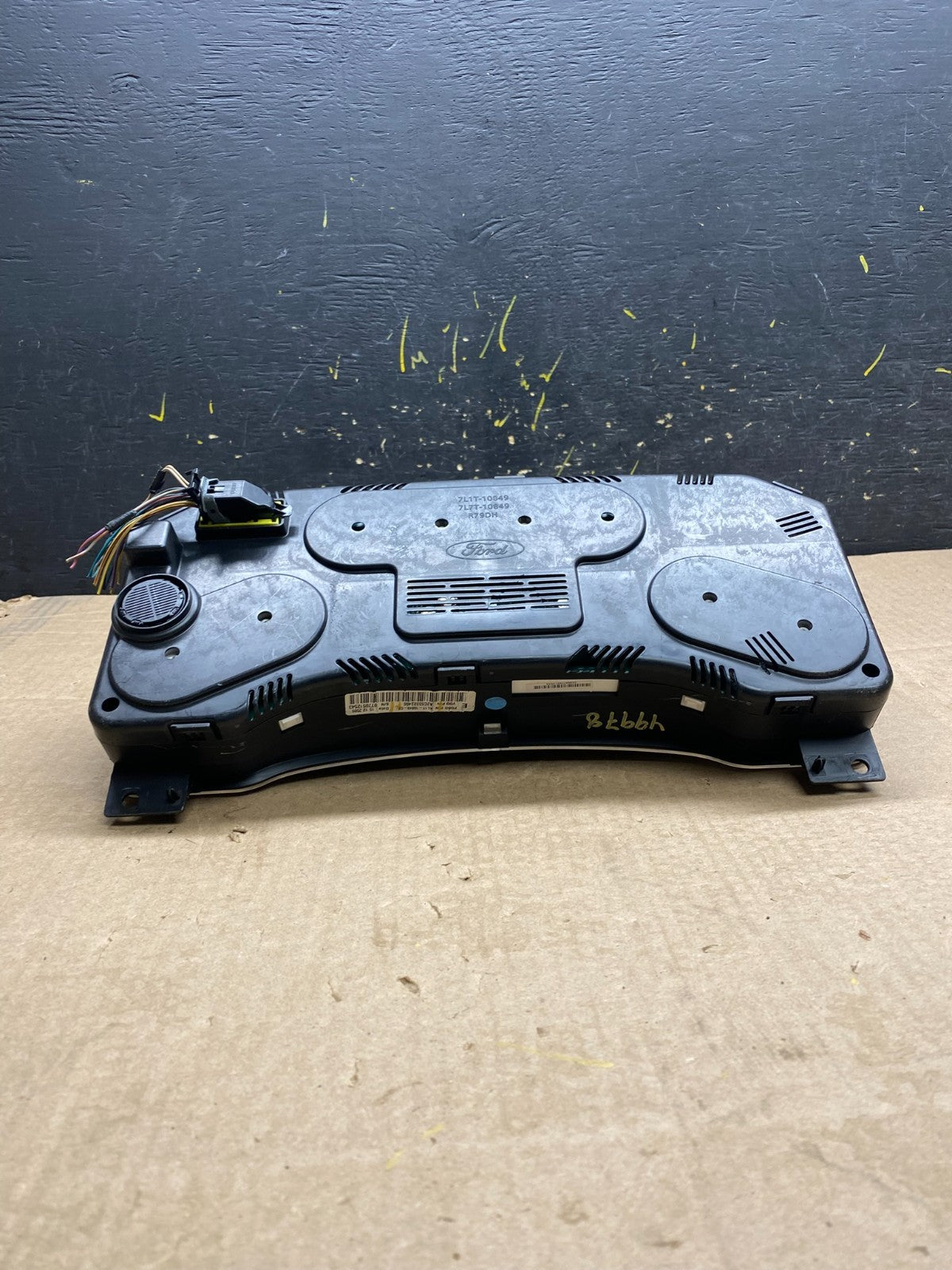 2010 2011 Ford  Expedition Speedometer Cluster Gauge Oem y9978 DG5