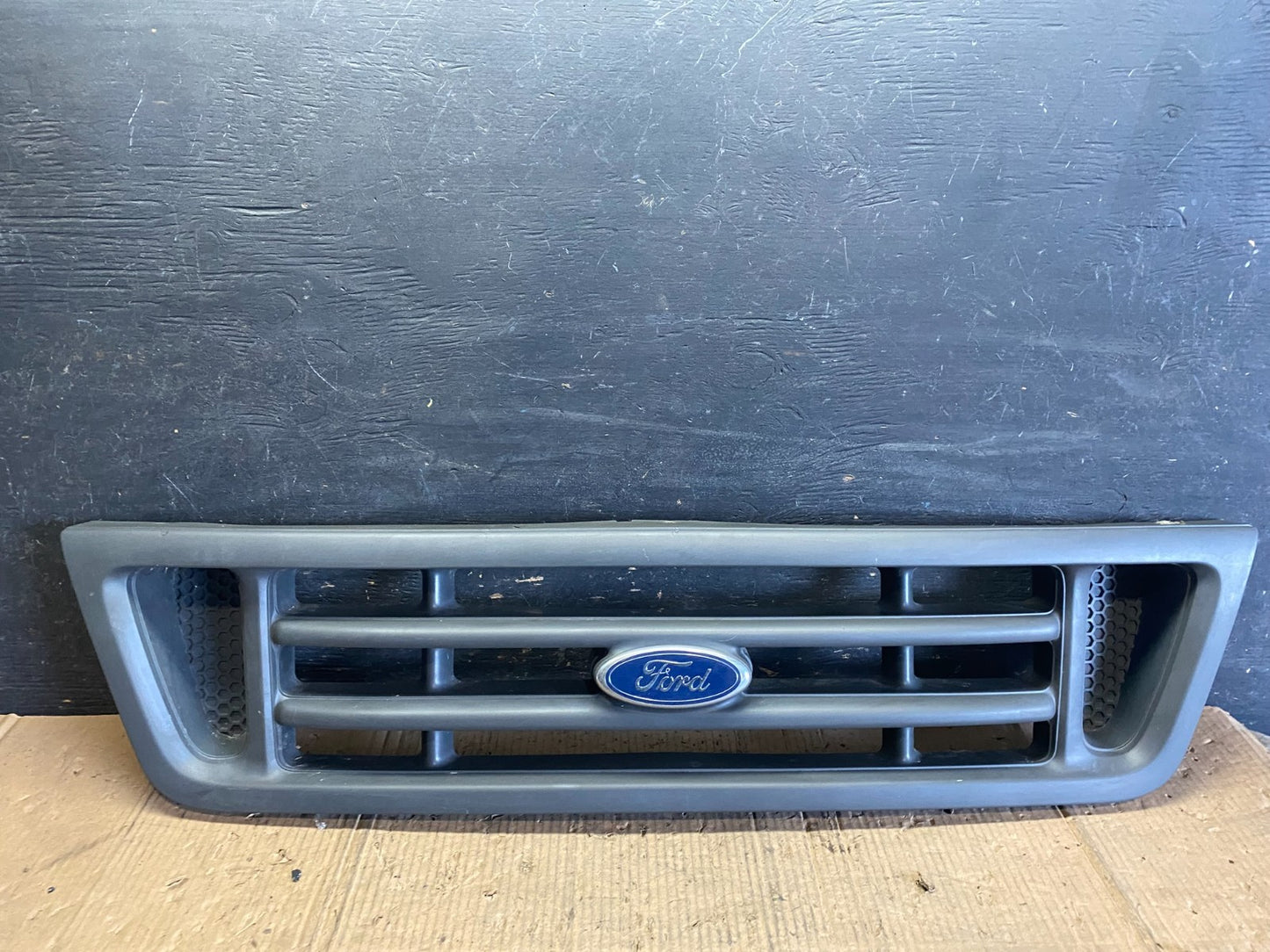 2003 to 2007 Ford Econoline E150 E250 E350 Front Grille Grille OEM S9571 DG0