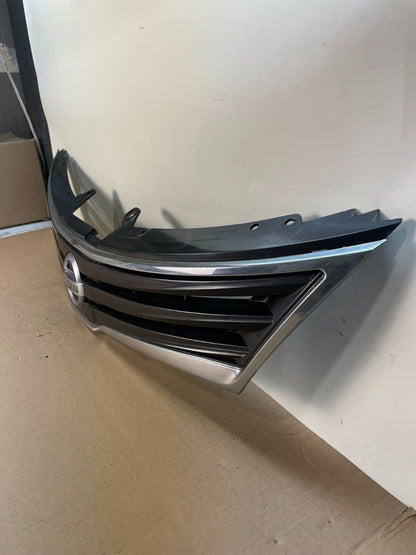 2010 to 2012 Nissan Versa Hatchback Front Upper Grill Grille ai4200 DG1