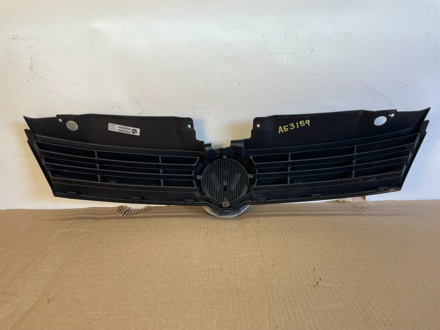 2011 to 2014 Volkswagen Jetta Sedan Front Upper Grille Grill AG3159 DG3