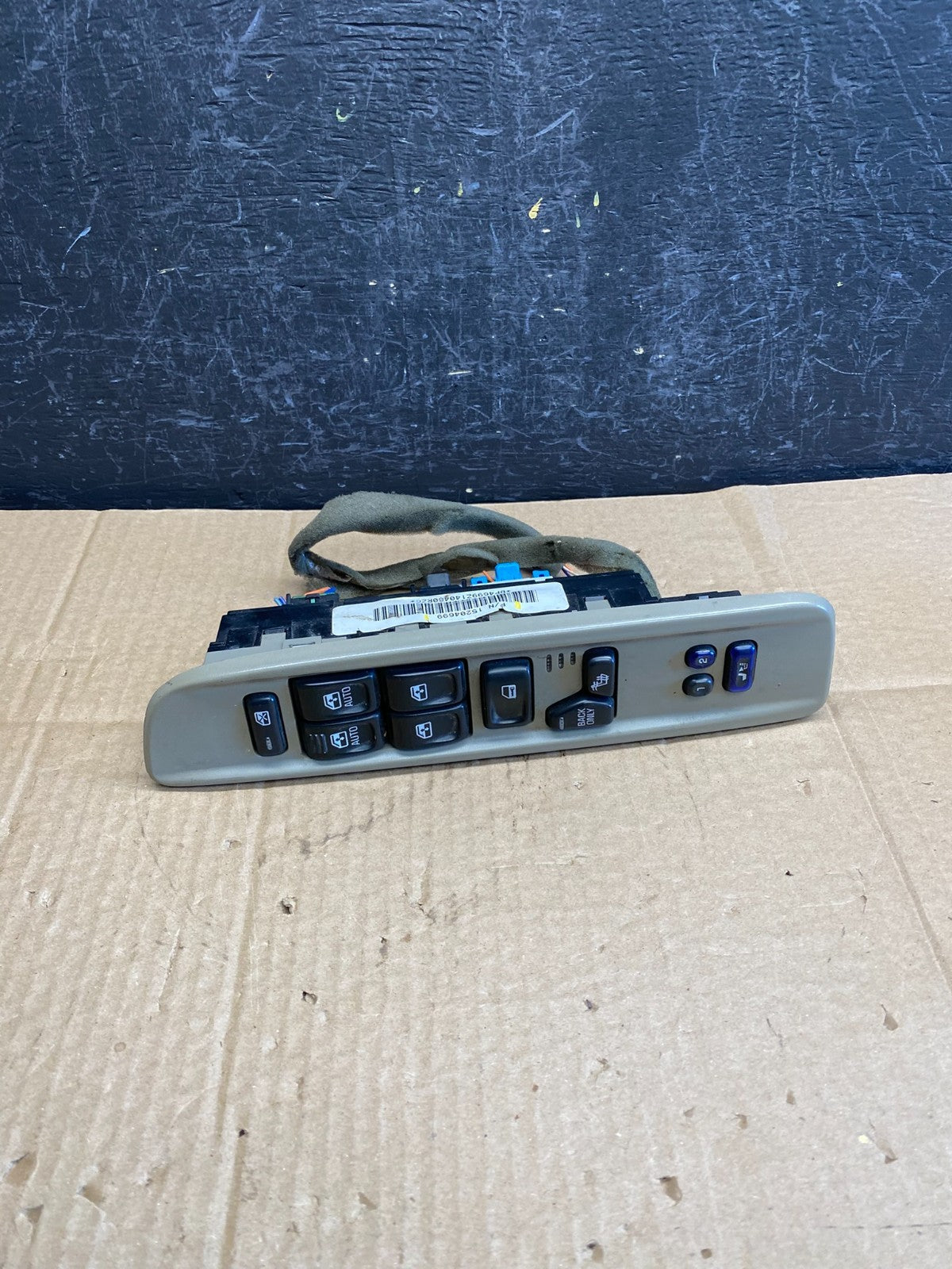 2002 - 2005 GMC Envoy Master Power Door Lock Window Switch Heat Seat AC9425 DG2