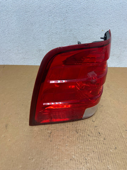 2003 2004 2005 2006 Ford Expedition Left Driver Lh Tail light AE0520 LK2