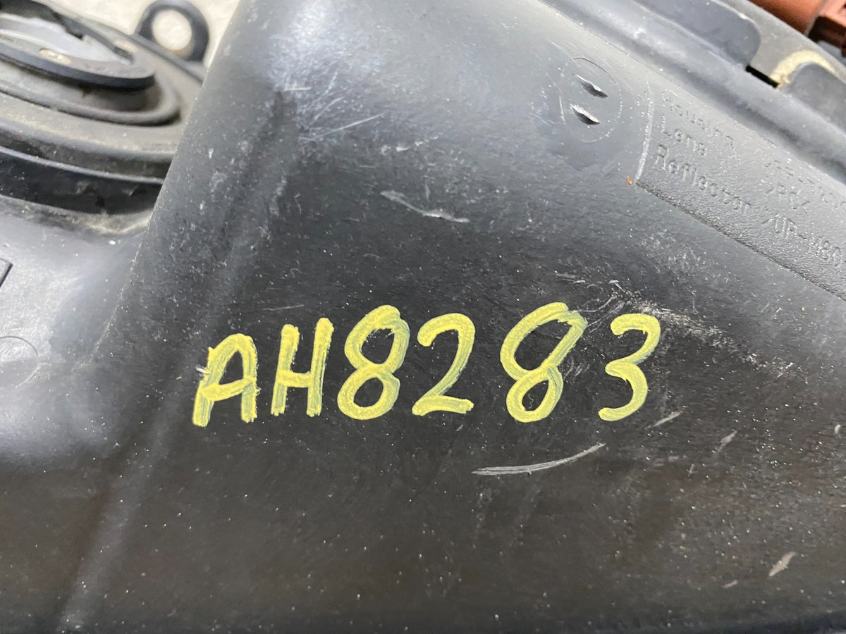 2004 2005 2006 Toyota Highlander Headlight Right Passenger RH Side AH8283 DW10