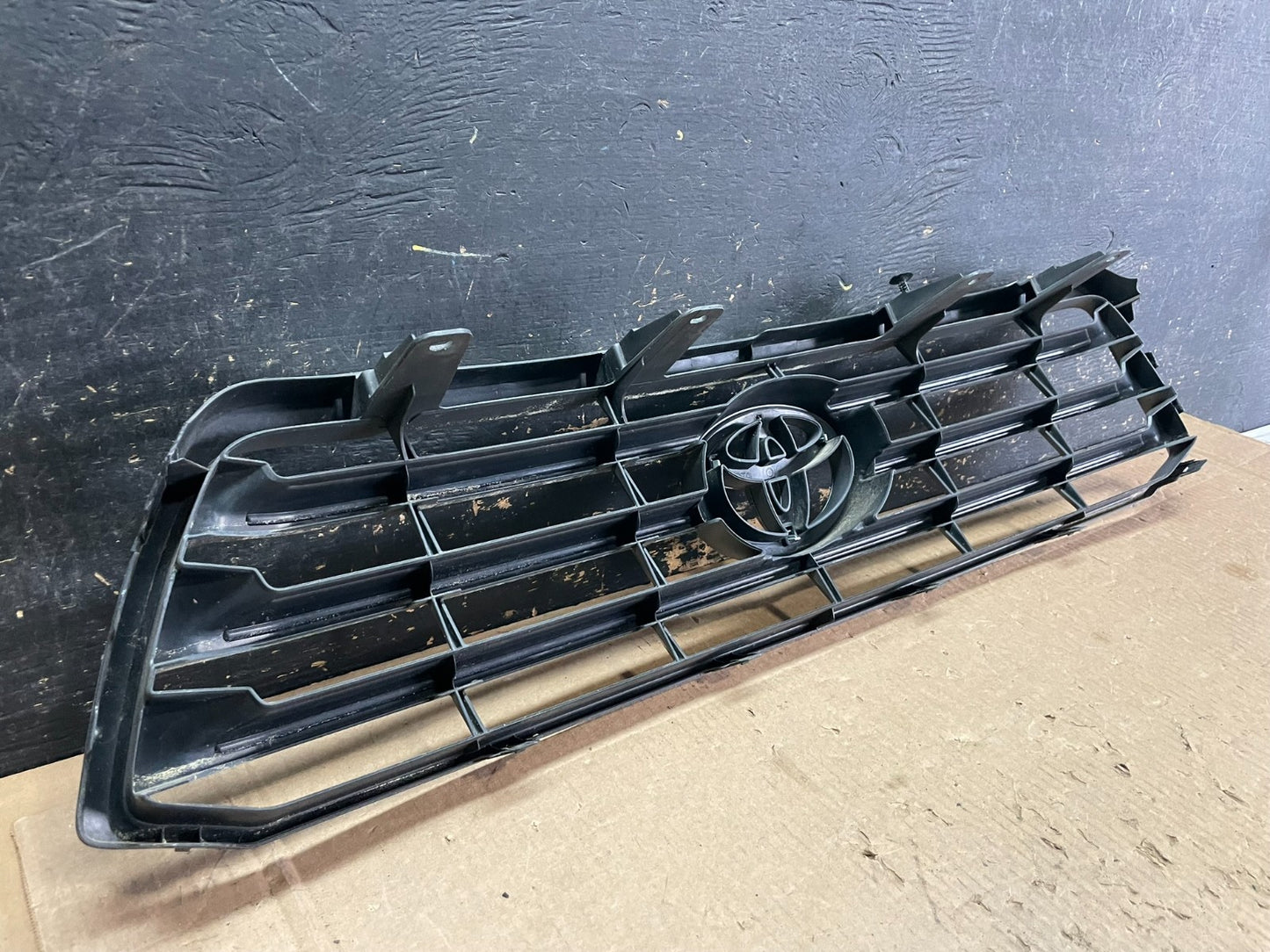 2008 to 2010 Toyota Highlander Front Upper Grille Grill With Emblem OE ab3180 DG6