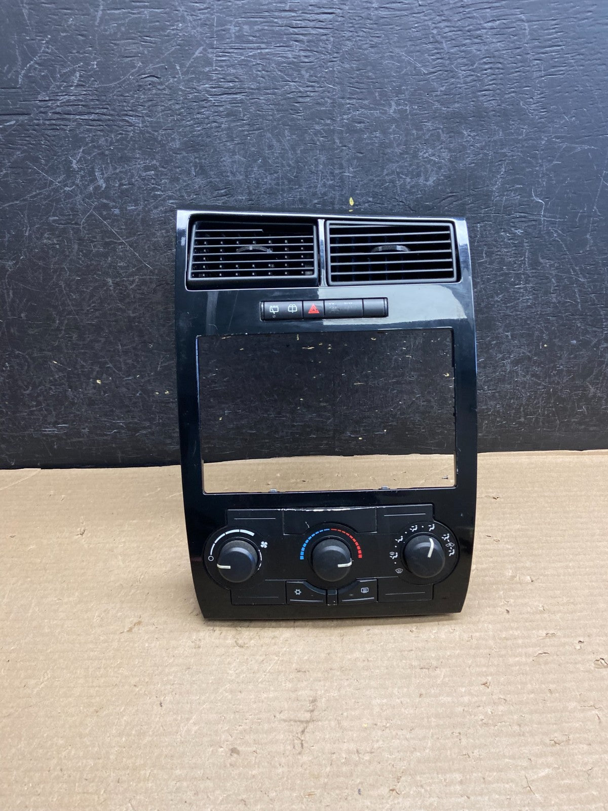 2005 2007 Chrysler 300 Magnum Heater A/C Climate Control Trim Bezel AH3731 DG0