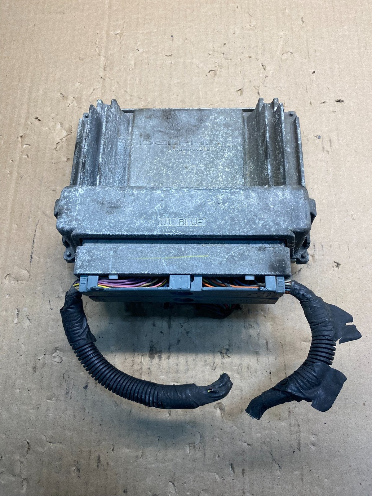 2001-2002 Silverado Tahoe Engine Computer Module 12200411 ECM ECU AE7986 DW1