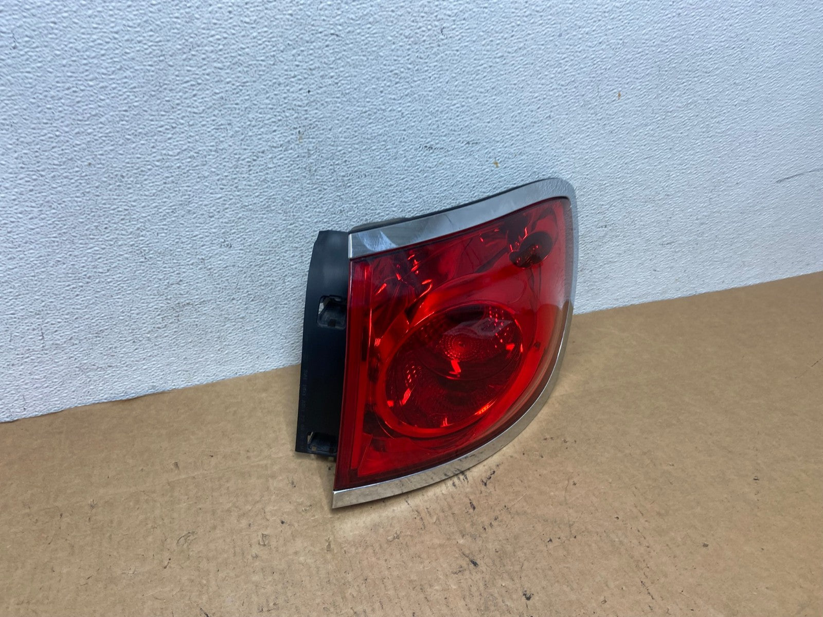 2008-2012 Buick Enclave Right Passenger Rh Tail Light AD4718 LK2
