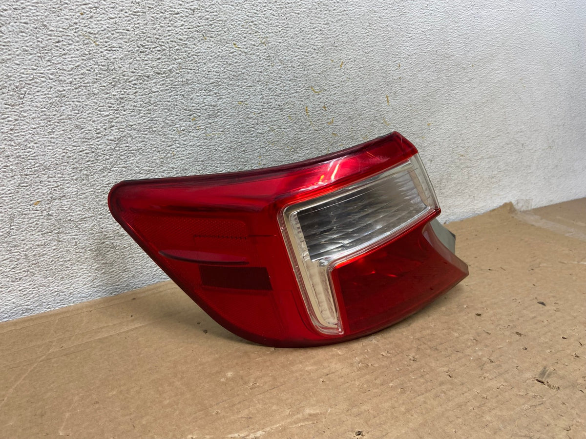 2012 2013 2014 Toyota Camry Left Driver LH Side Tail Light AH8435 LK1