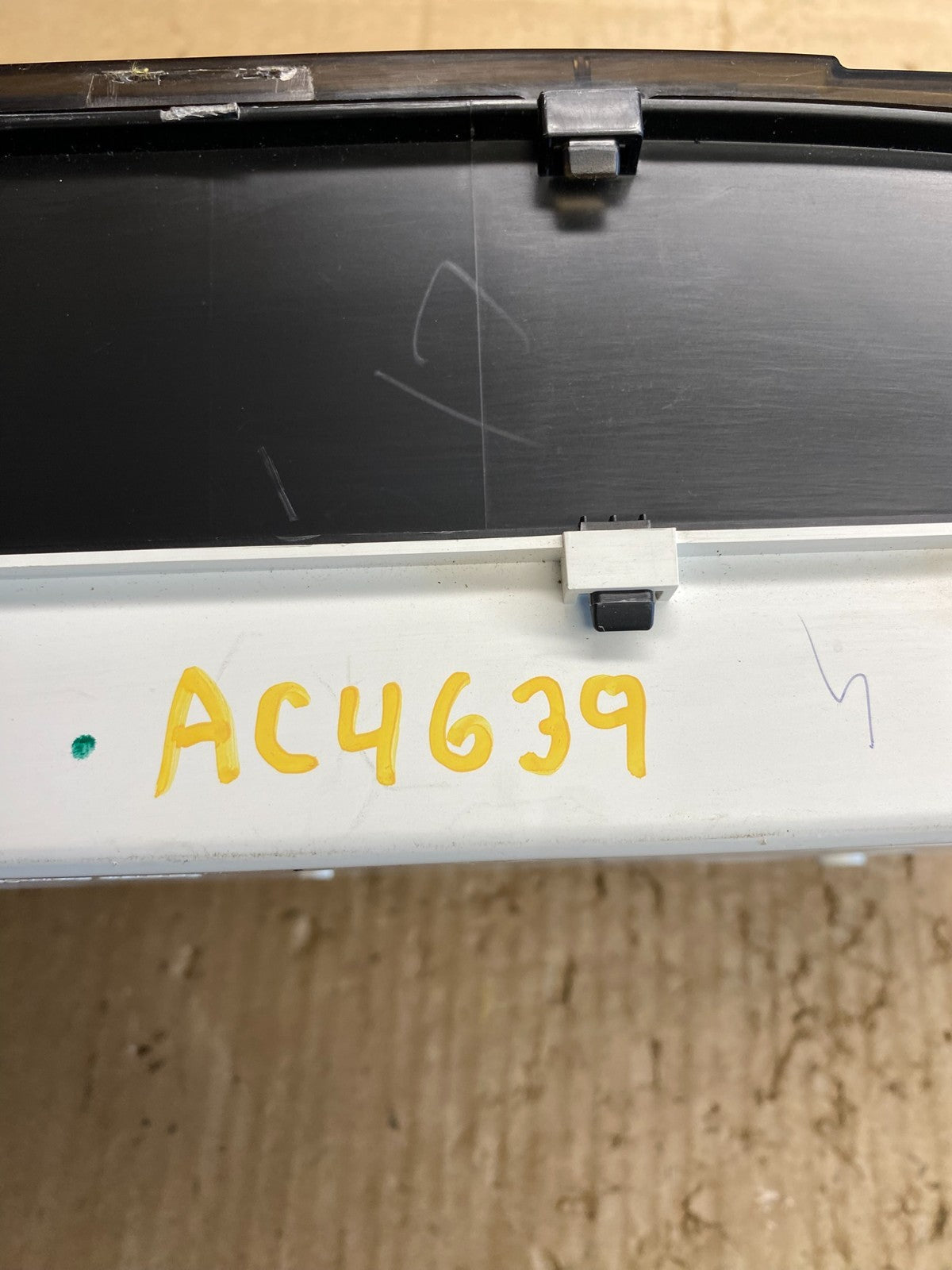 2005 to 2006  Lincoln Navigator Speedometer Gauge Cluster AC4639 DG7