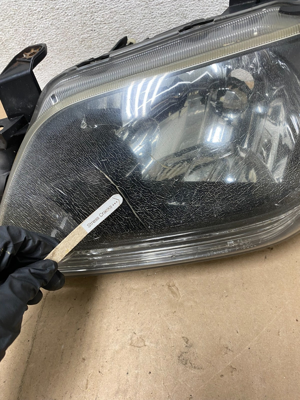 2003-2004 Mitsubishi Outlander Left Driver LH Headlight AG47033