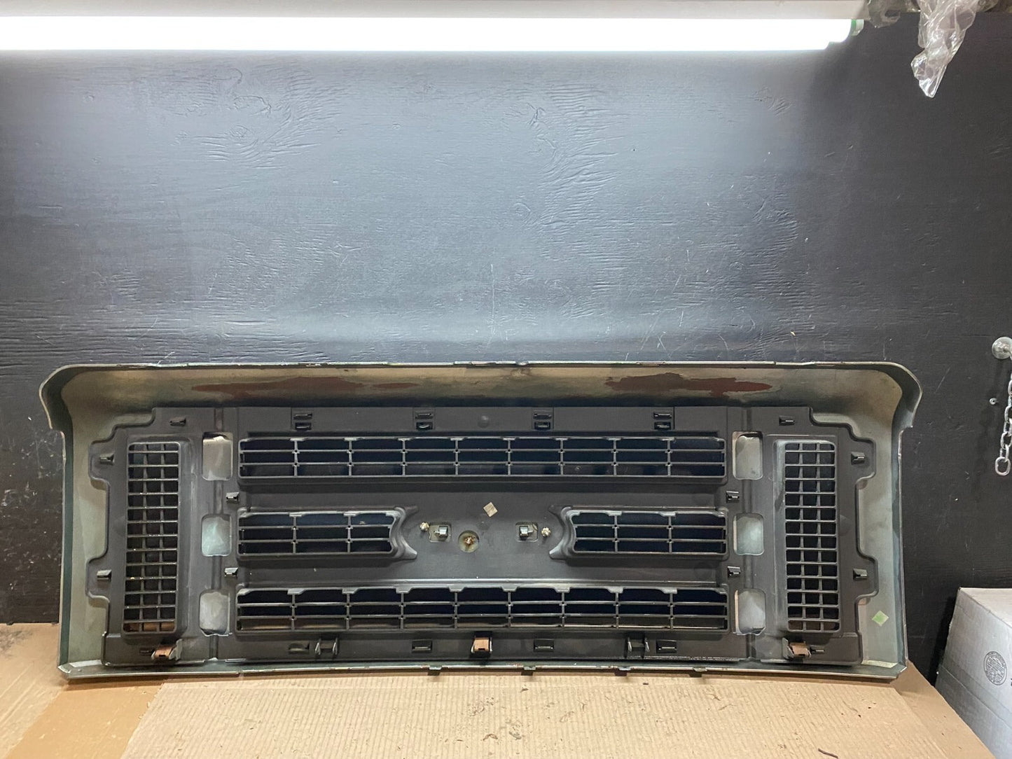 2008 to 2014 Ford Econoline E150 E250 Front Upper Chrome Grill Grille H67668