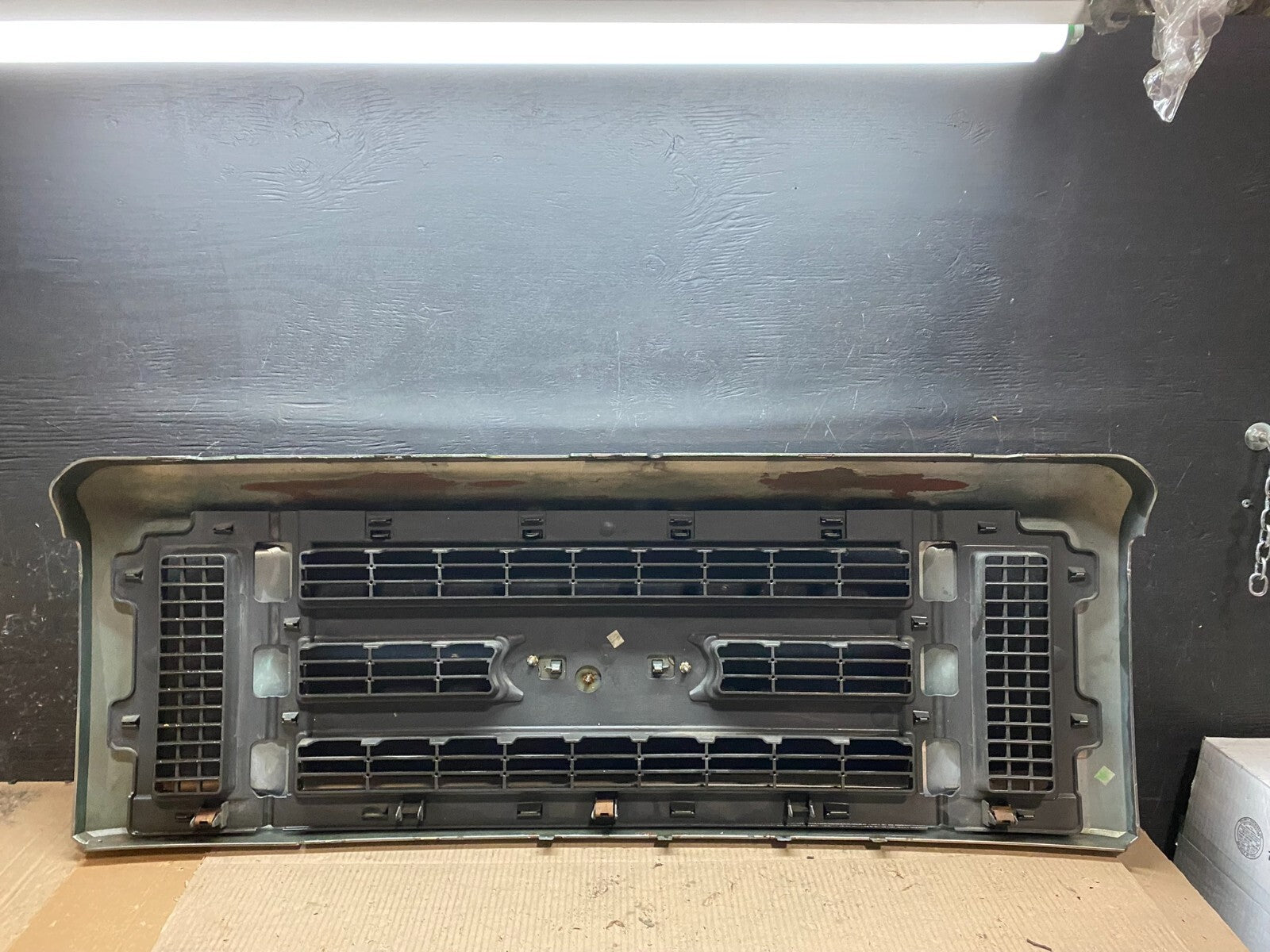 2008 to 2014 Ford Econoline E150 E250 Front Upper Chrome Grill Grille H67668