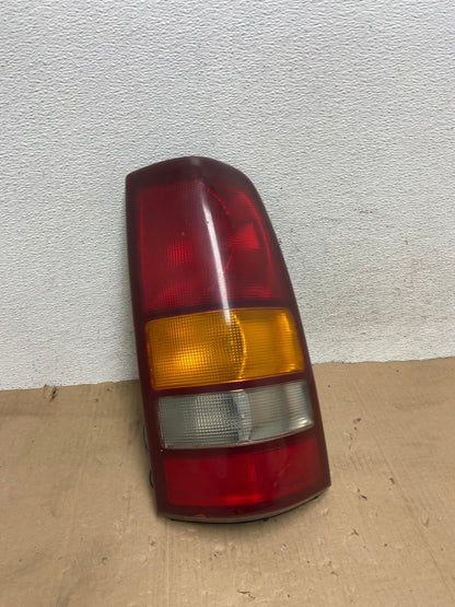 1999-2002 Chevrolet Silverado 1500 Right Passenger Side Tail Light AE9132 LK2